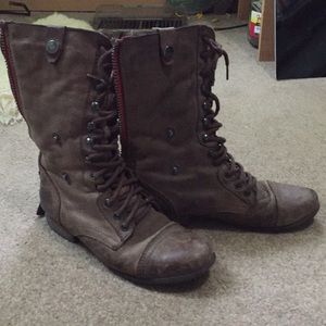 Steve Maddens Zip up Sz 7